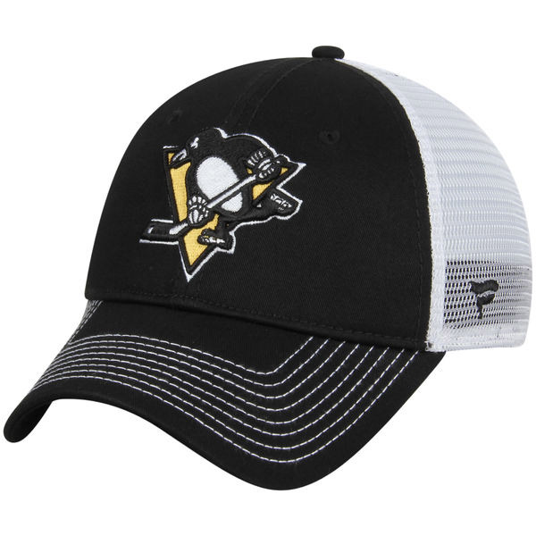 FANATICS Core Trucker Hat